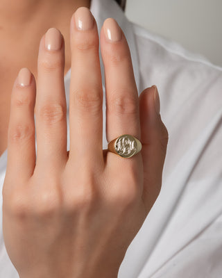 Large Signet Ring in Yellow Gold 